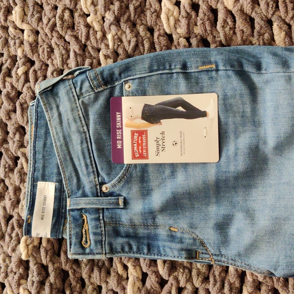 Women's Signature Levi